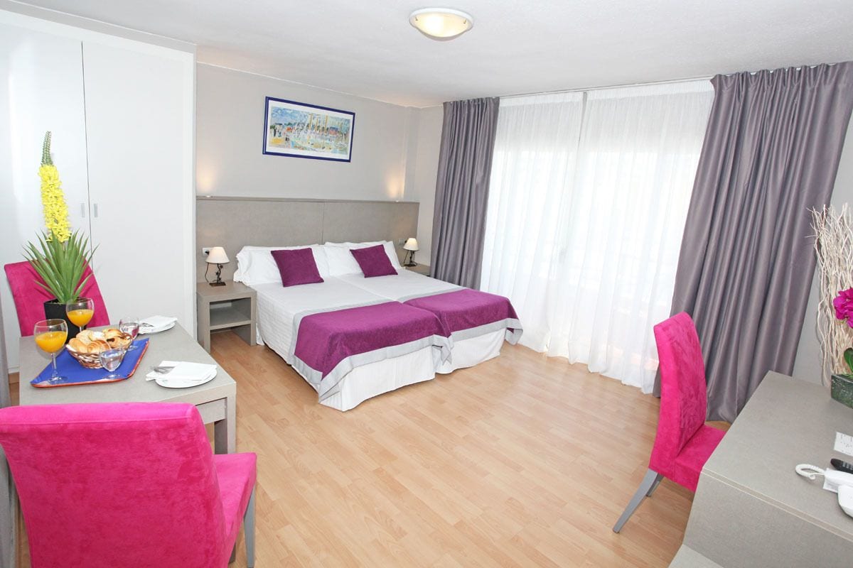 1 BEDROOM, APARTMENT, KITCHENETTE