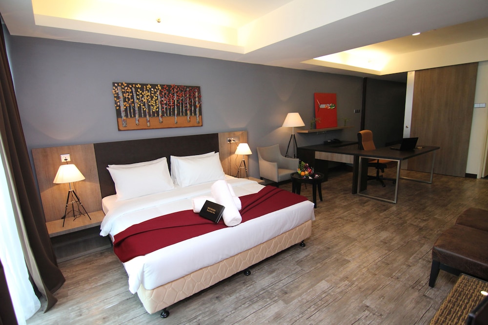 Nexus Regency Suites & Hotel 8/69