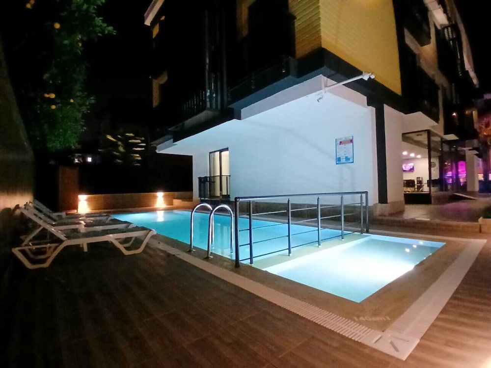 Retro Star Suites 25/38