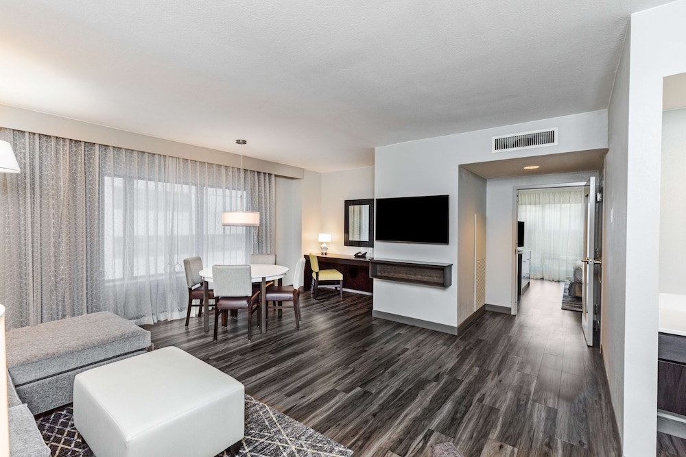 Embassy Suites by Hilton Houston Energy Corridor 31/63