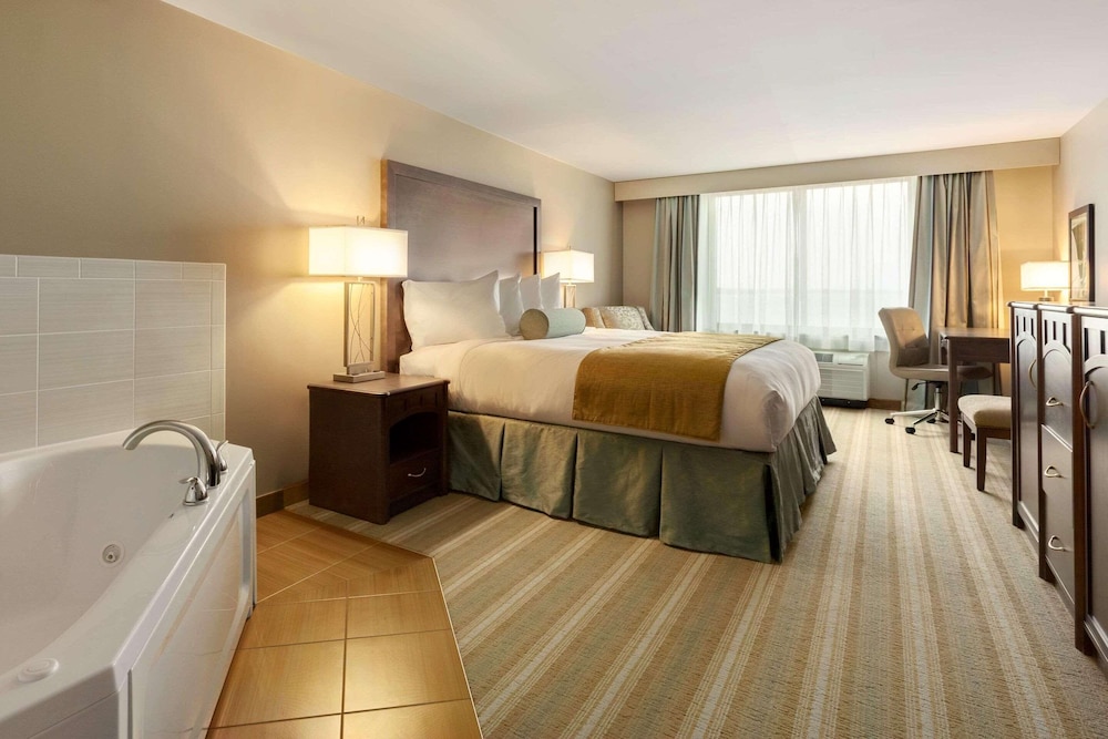 Country Inn and Suites By Radisson Bemidji MN 42/42