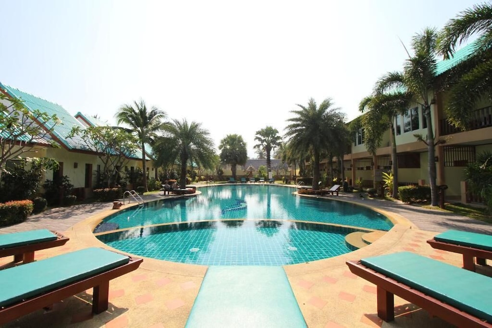 The Green Beach Resort 12/75