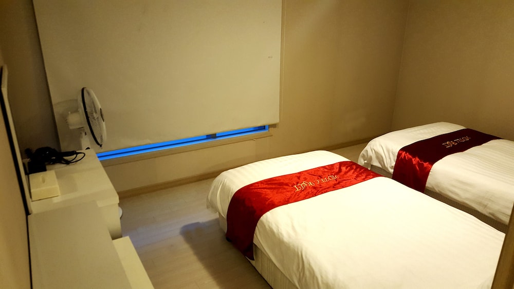 Hotel Joy 8/49