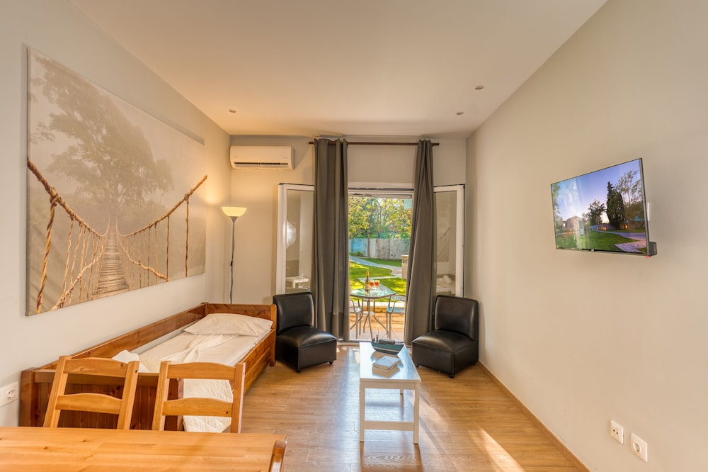 Folies Corfu Hotel Apartments 8/50
