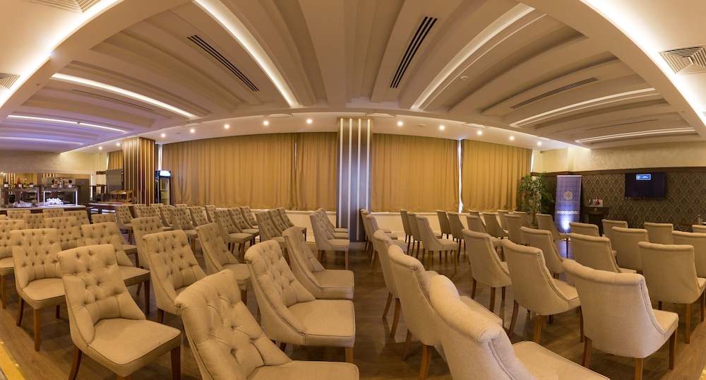 The Grand Mira Hotel 42/50