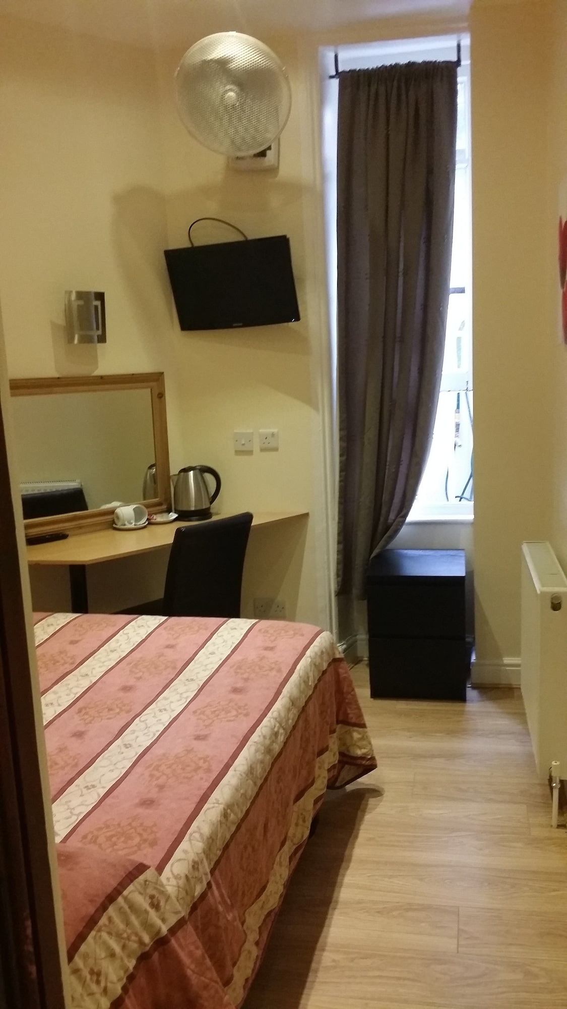 ROOM, SINGLE, SMALL