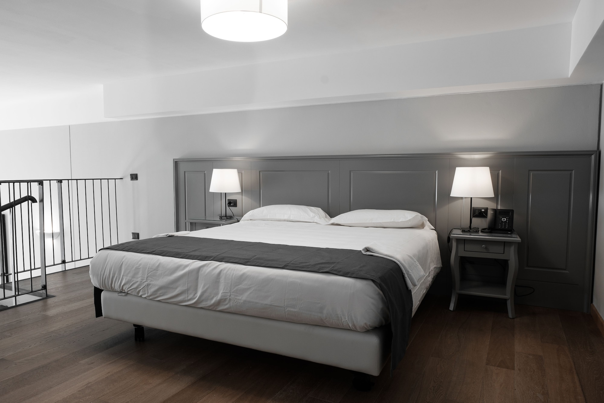DELUXE, DOUBLE BED