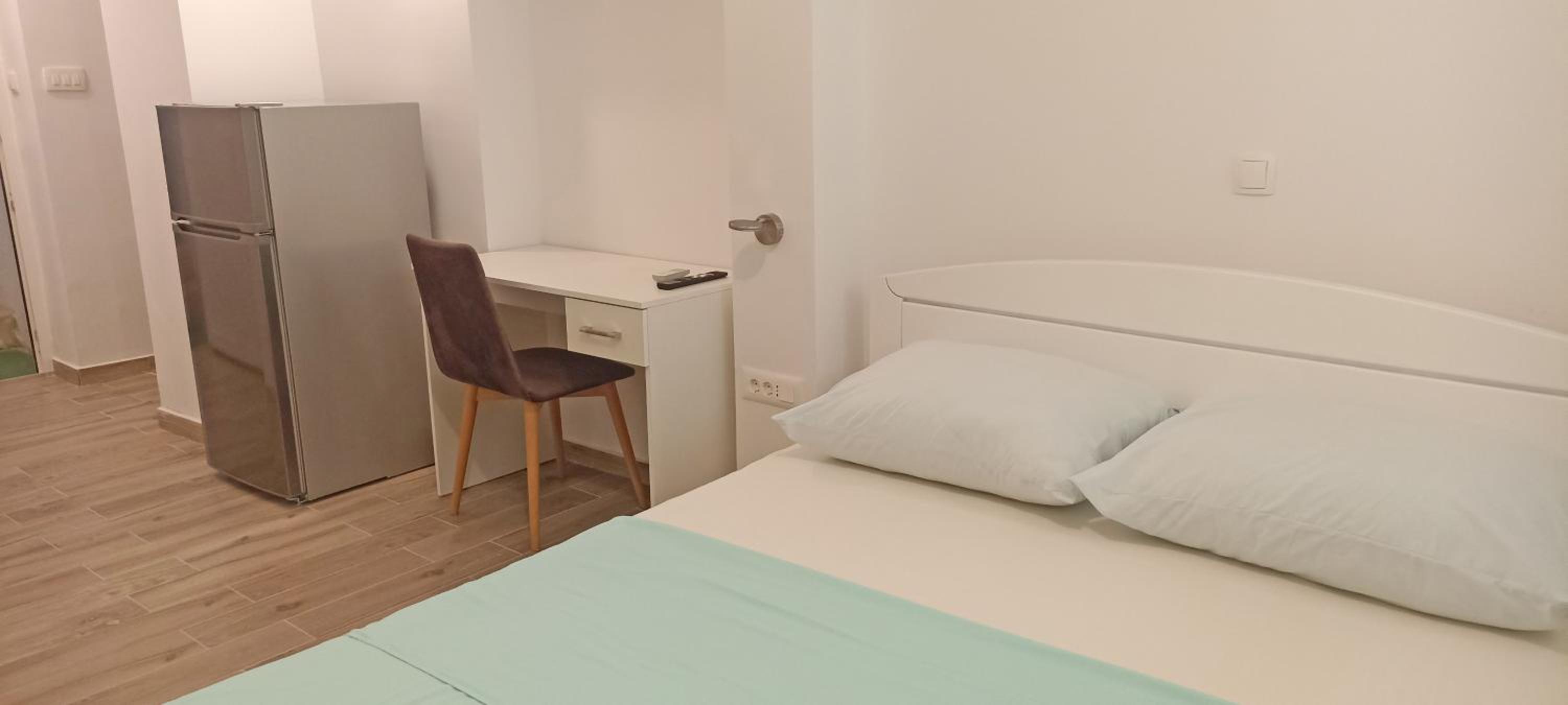 ROOM, KING BED