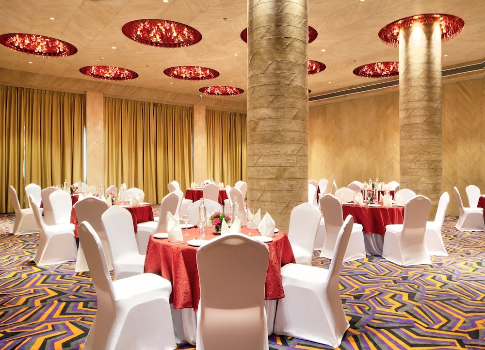 Sarovar Premiere Ct 36/45