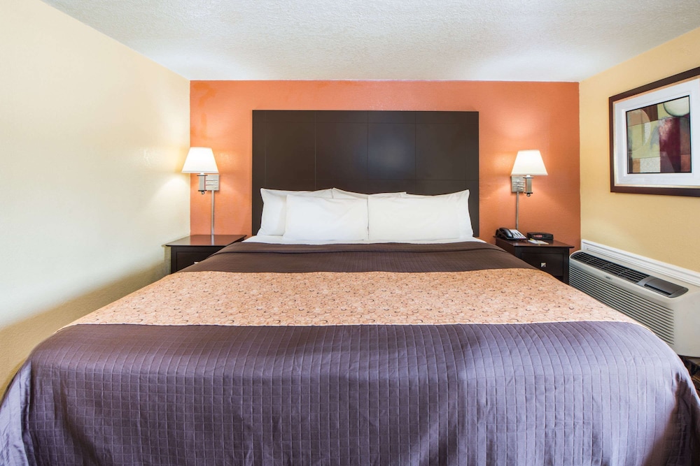 Days Inn by Wyndham Joplin 12/32