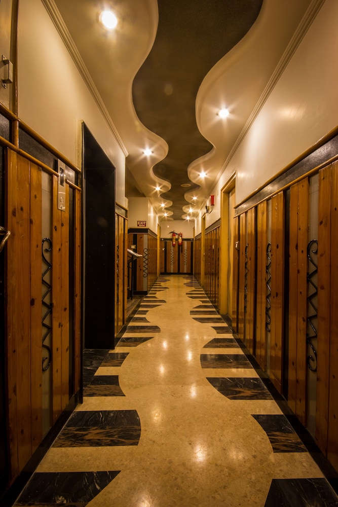 Hotel Suncourt Yatri 35/37