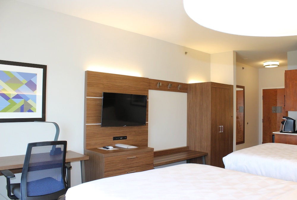 Holiday Inn Express Hotel and Suites Mansfield 15/52