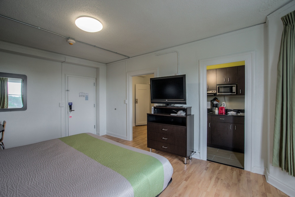 Quality Inn & Suites Kansas City Downtown 26/50