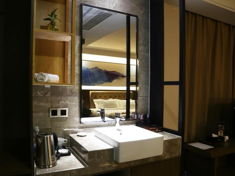 VX Wuxi Huishan District Luoshe Town Luocheng Avenue Hotel 15/17
