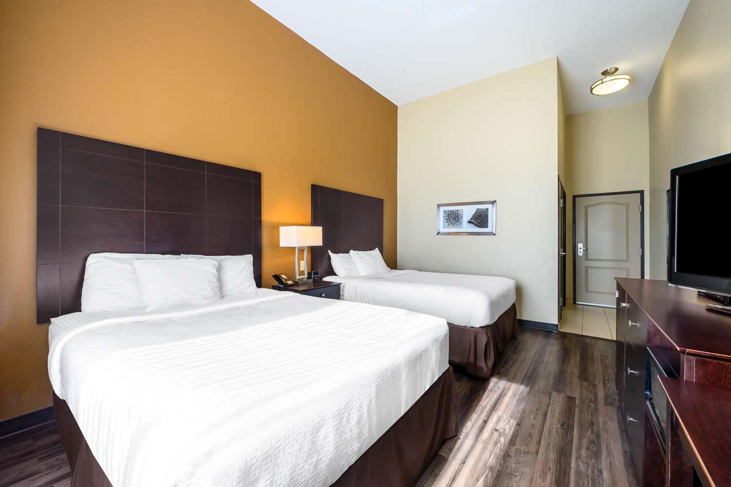 La Quinta Inn & Suites by Wyndham Marshall 6/27