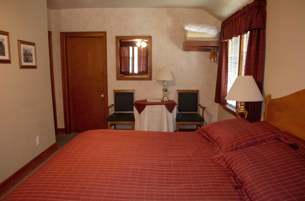 Crandell Mountain Lodge 29/66
