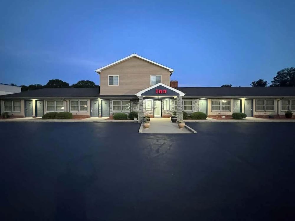 QUIET CORNER INN 4/53
