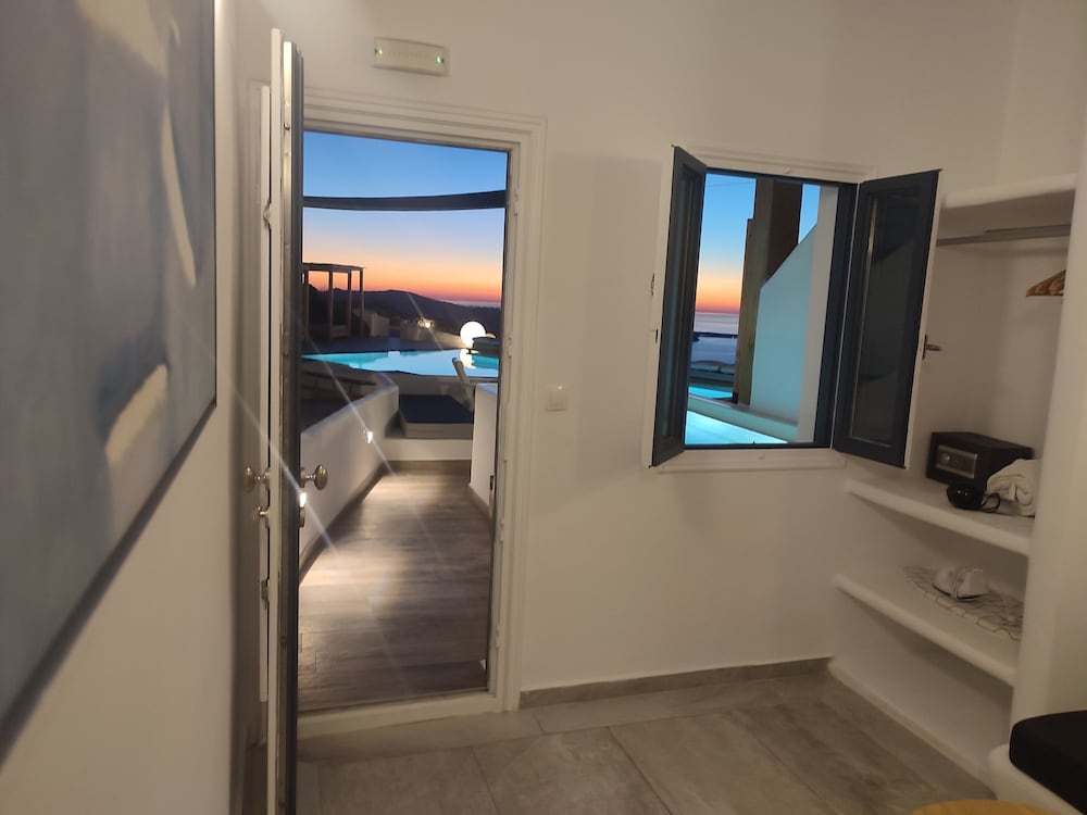 Amaze Suites 41/65