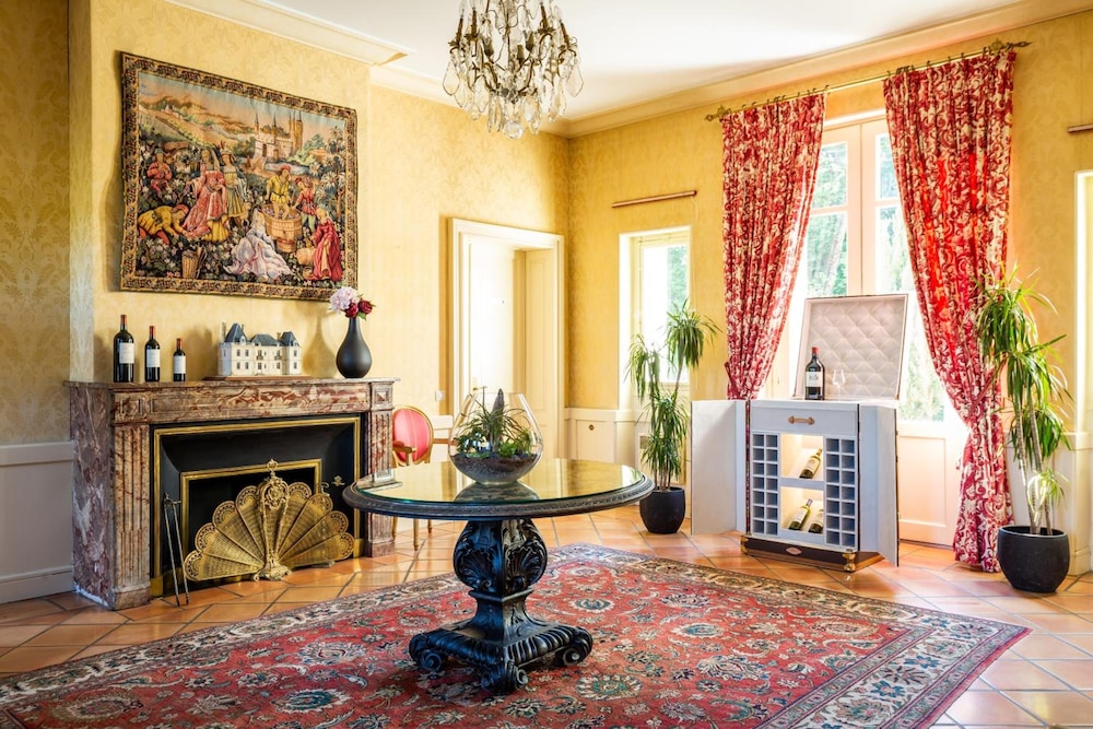 Chateau De Meyre 2/48
