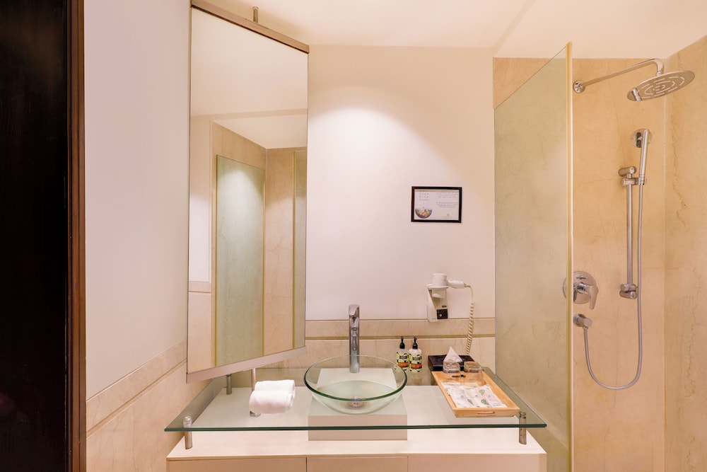 Lemon Tree Premier 2 Gurugram 62/62