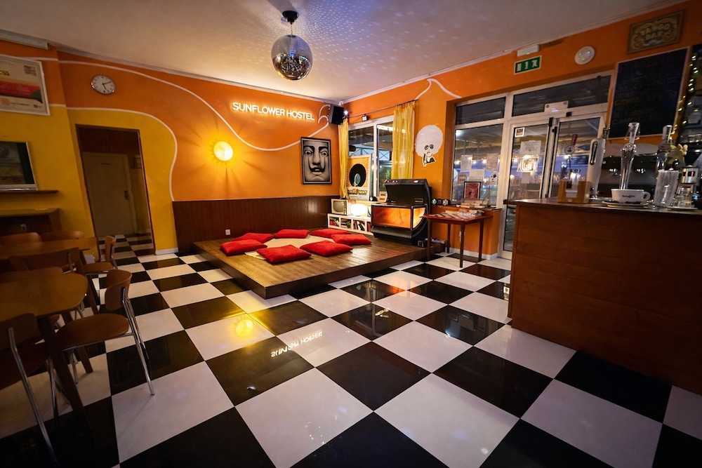Sunflower Beach Hostel 40/50