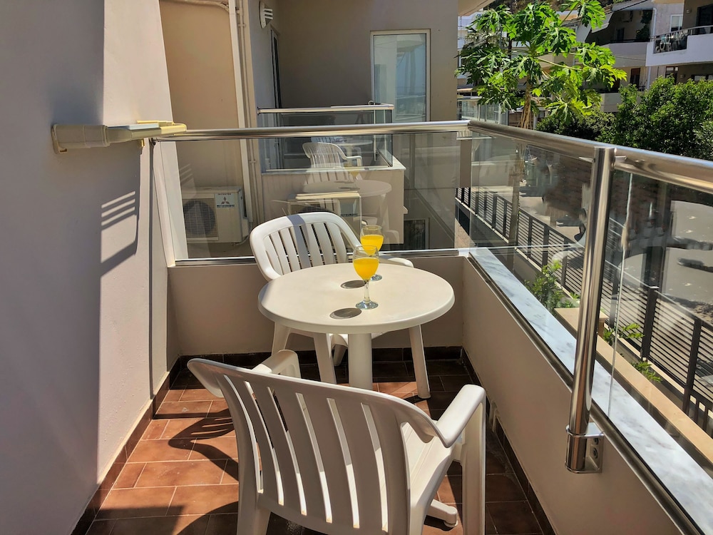 Caravel Apartment Hotel 32/44