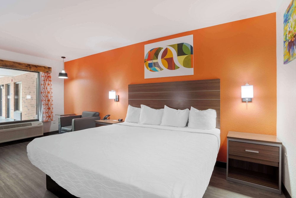 Standard, King Bed, Bathtub