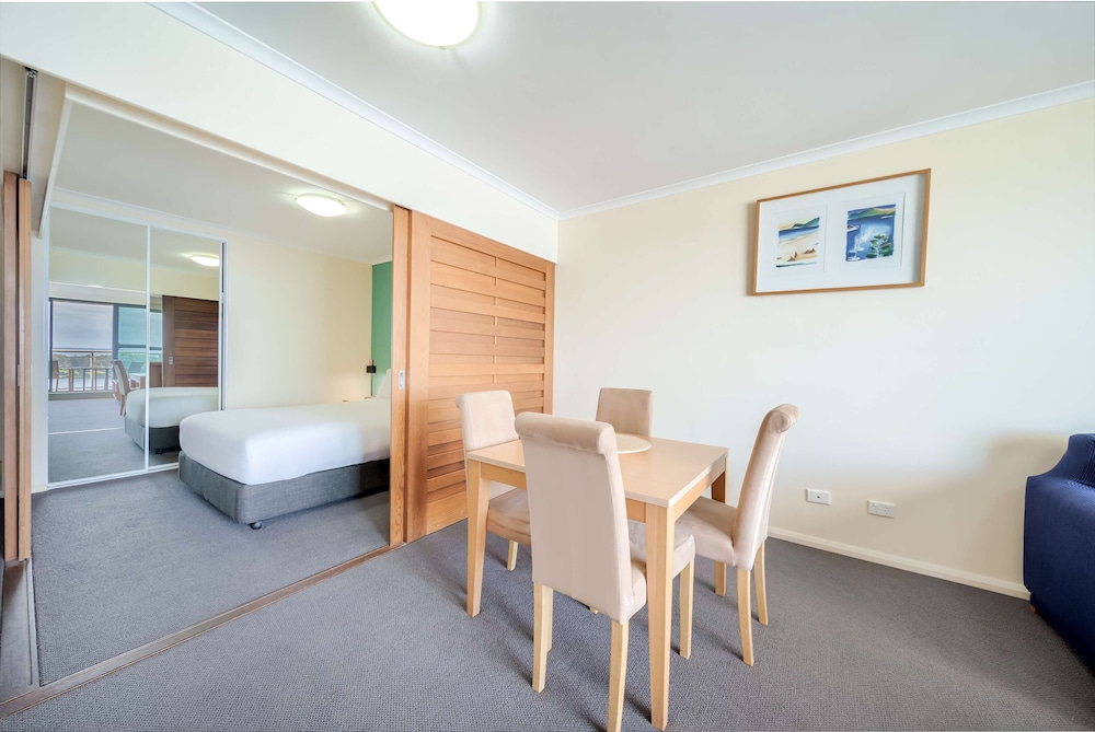 Oaks the Entrance Waterfront Suites 24/71
