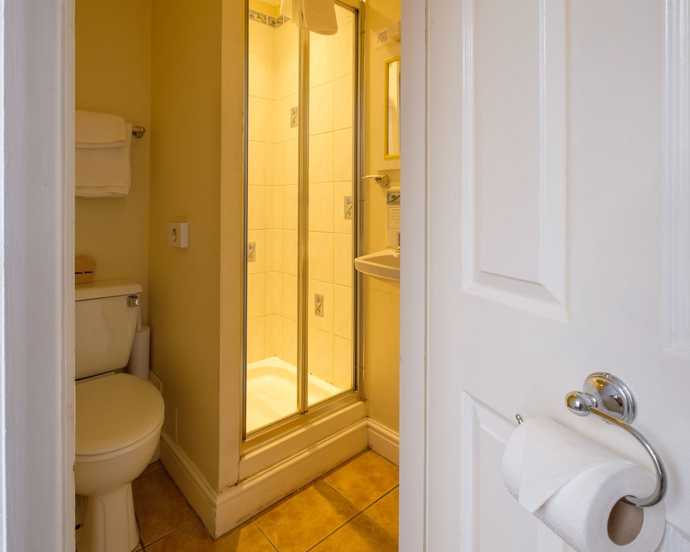 Newport Quay Bed And Breakfast 36/45
