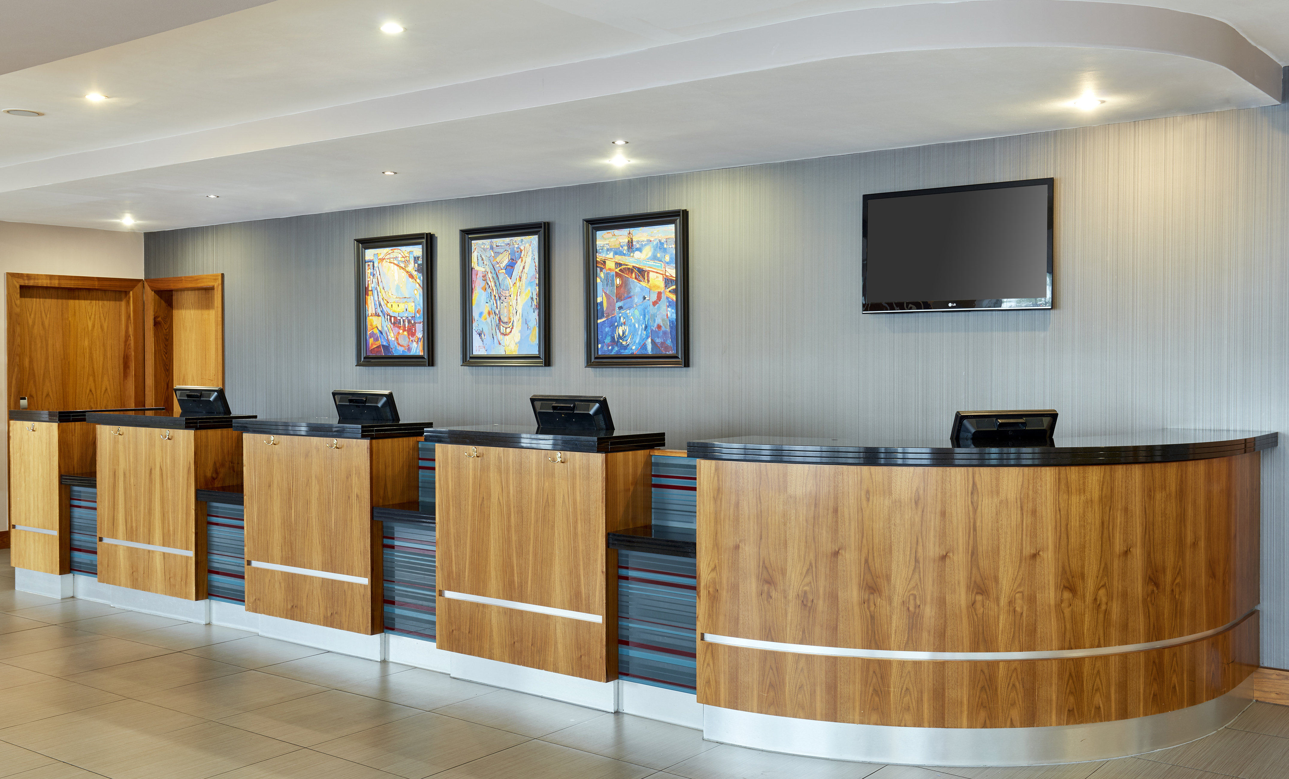 Lobby at Leonardo Hotel Newcastle Quayside (ex Jurys Inn), GATESHEAD