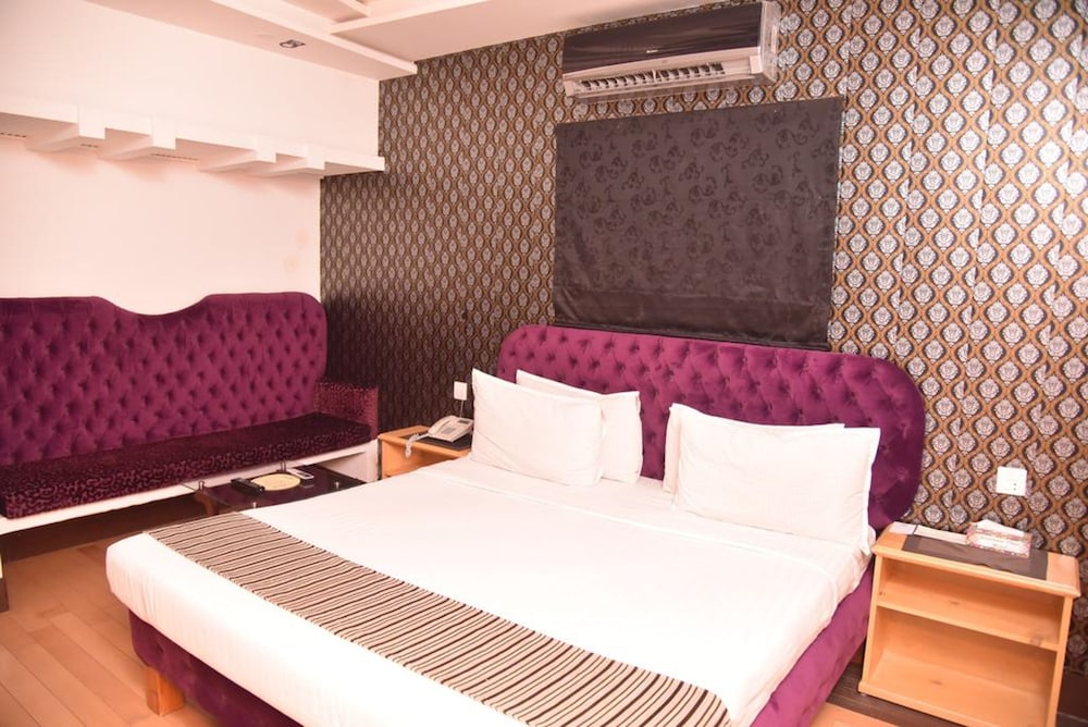 Lawrence View Hotel 15/39