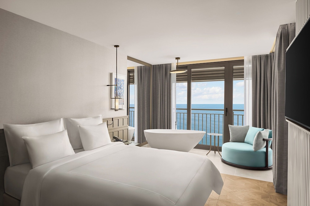 Skyline, Suite, Double and Twin Beds