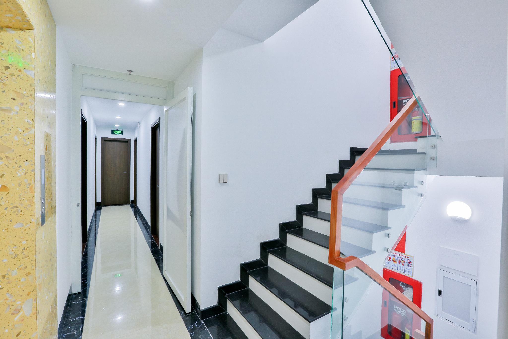 Prague Saigon Airport Hotel 25/29