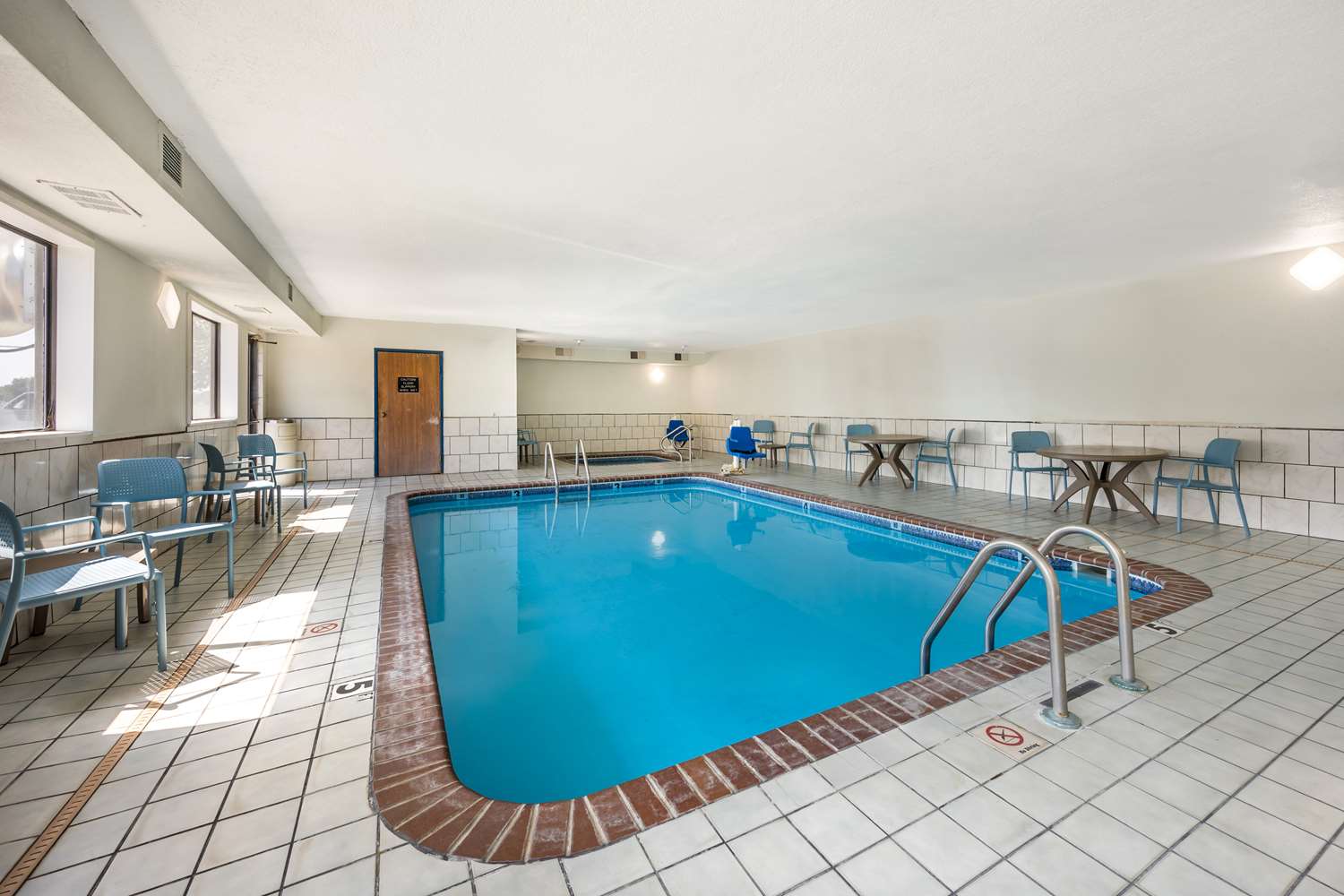 Sleep Inn & Suites Salina I-135 16/26