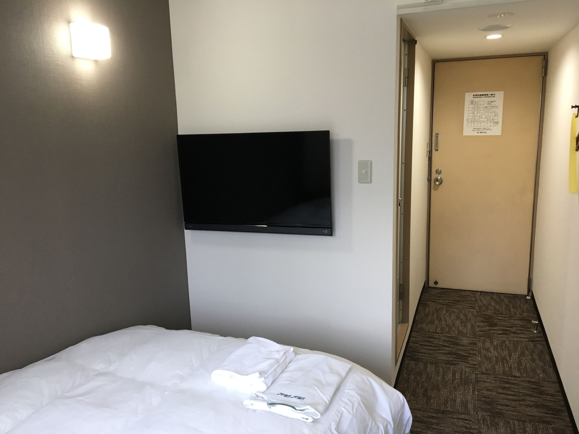 SEMI ROOM, SEMI DOUBLE BED, SMOKING
