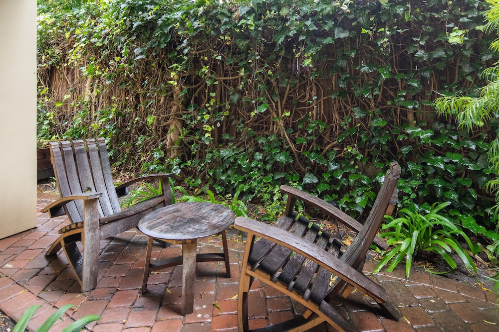 Vendange Carmel Inn and Suites 36/55
