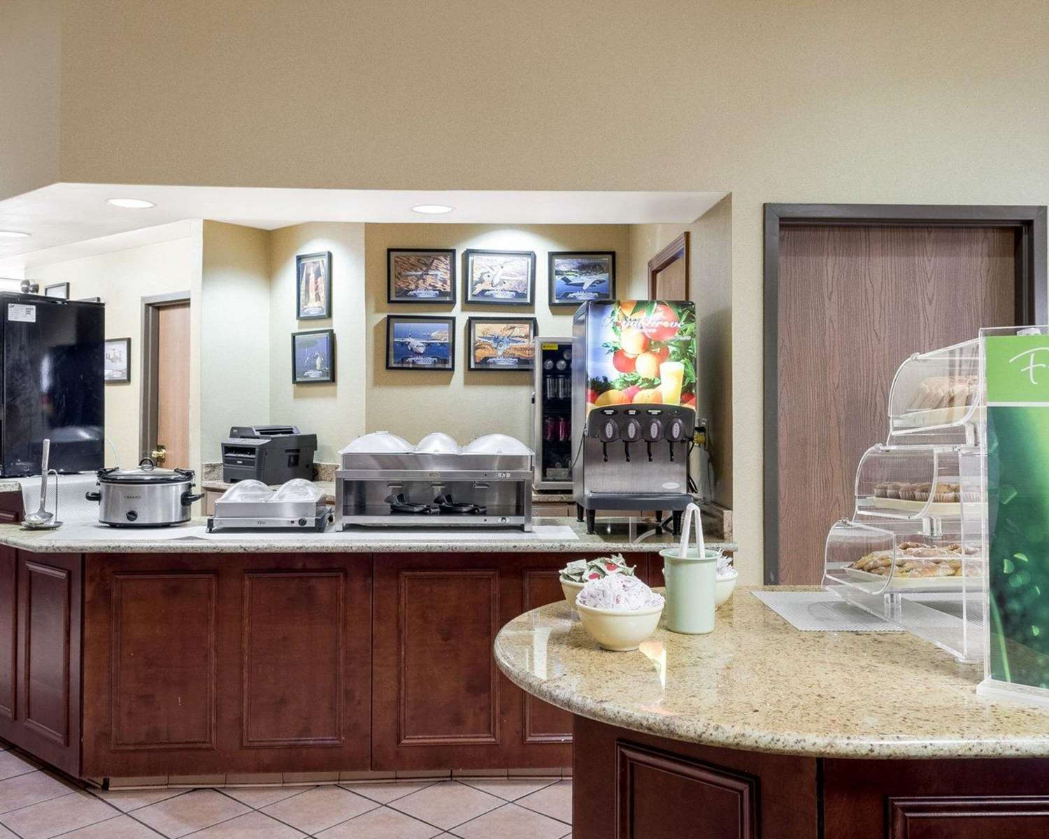Quality Inn Columbus, MS 10/16