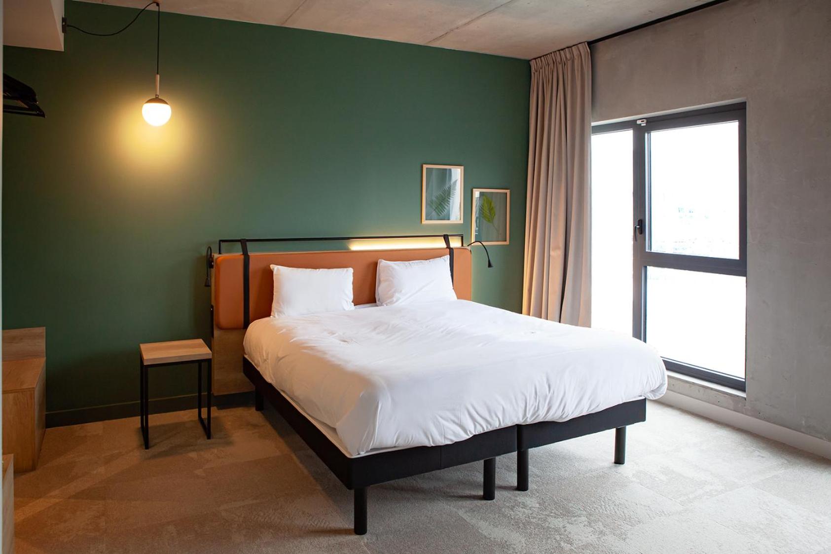 Room, Quadruple
