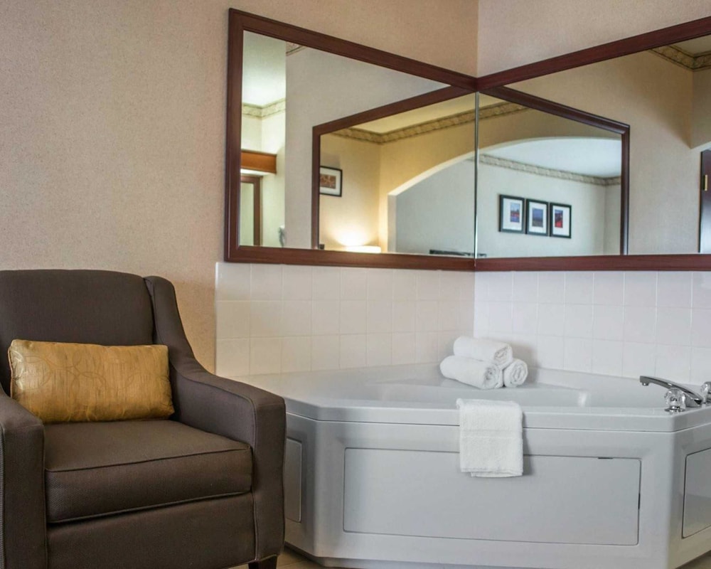 Comfort Suites Southwest 8/45