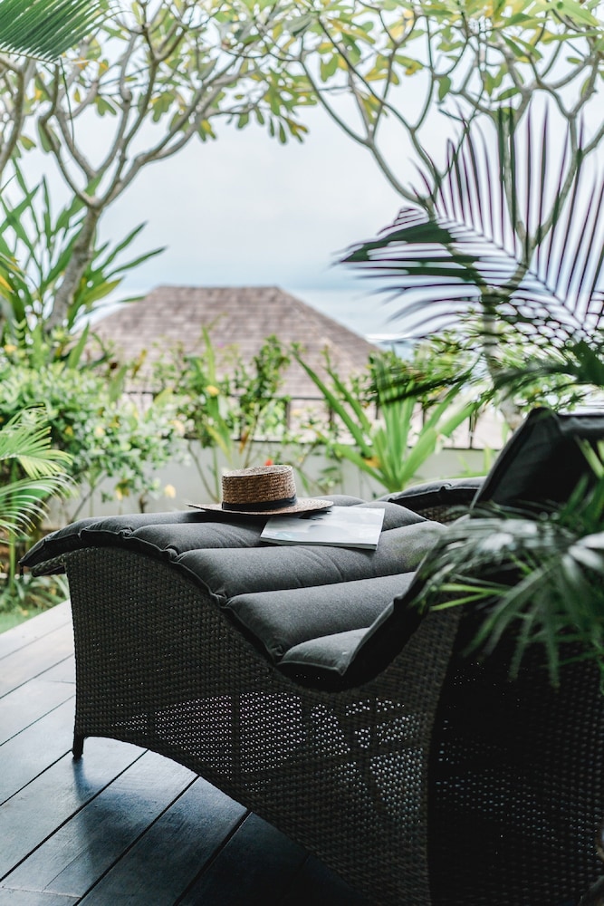Batu Karang Lembongan Resort and Spa 77/85