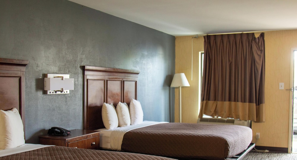 Brentwood Inn and Suites (ex. Americas Best Value Inn and Suites Glen Allen/Richmond) 23/42