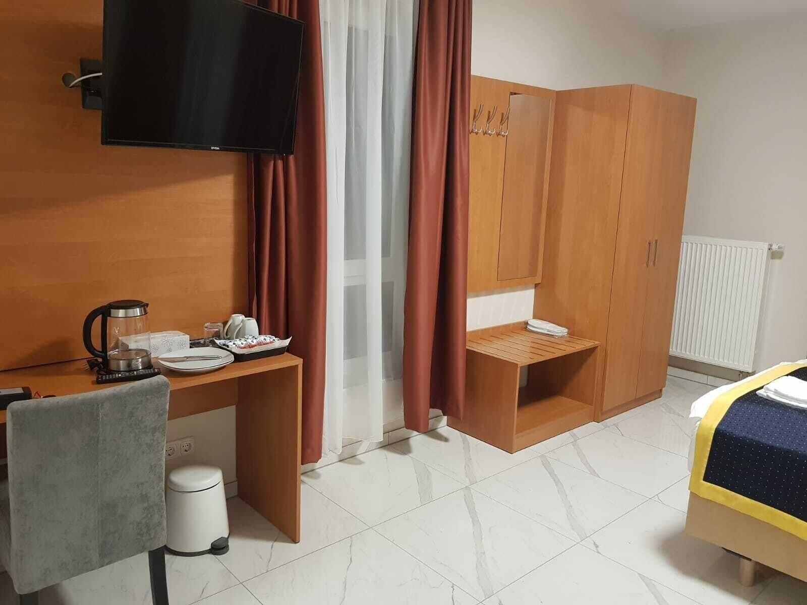 Hotel Emiliana am Bahnhof 17/17