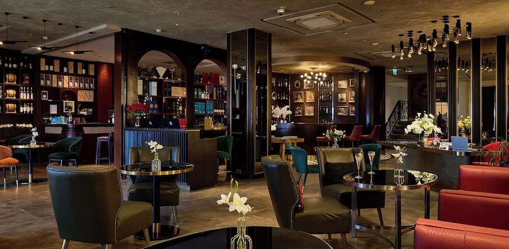 La Seine Hotel 64/74