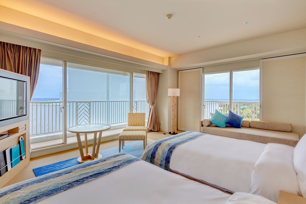 Classic, Twin Beds, Ocean Wing, Corner