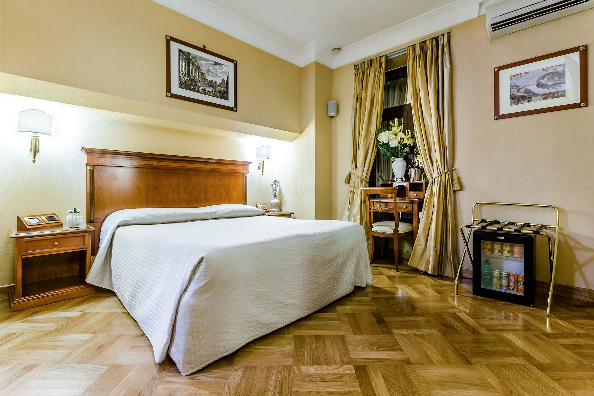 LUXURY, DOUBLE OR TWIN BED