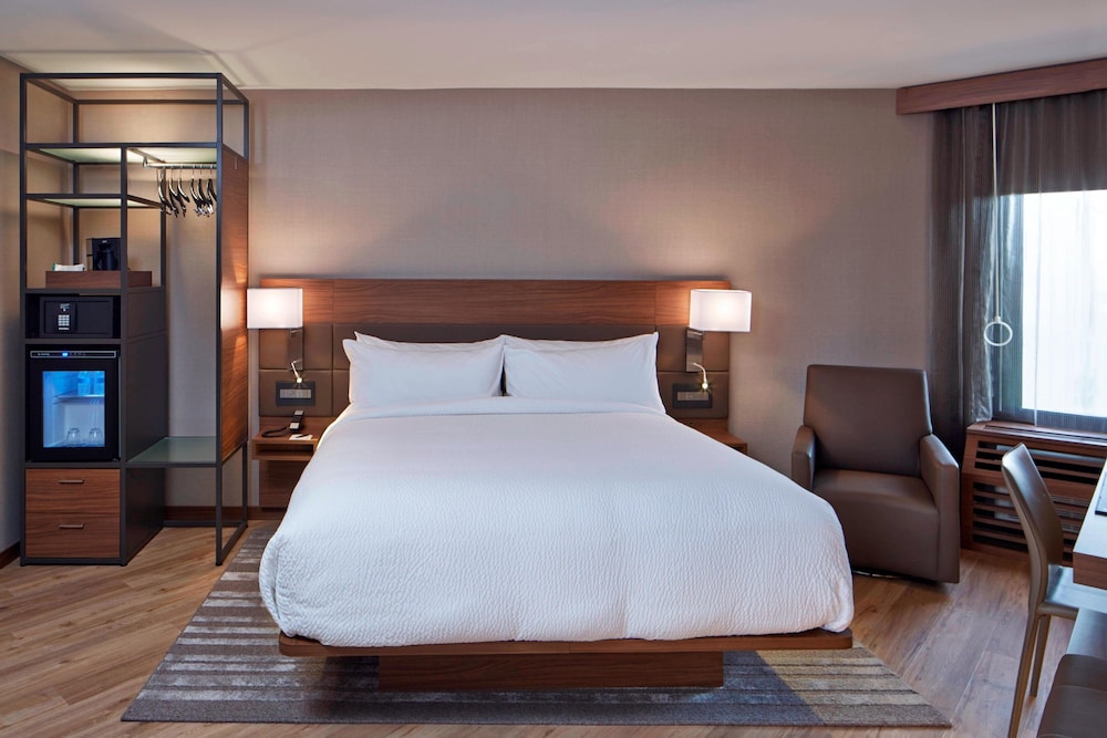 AC Hotel Atlanta Downtown 13/54