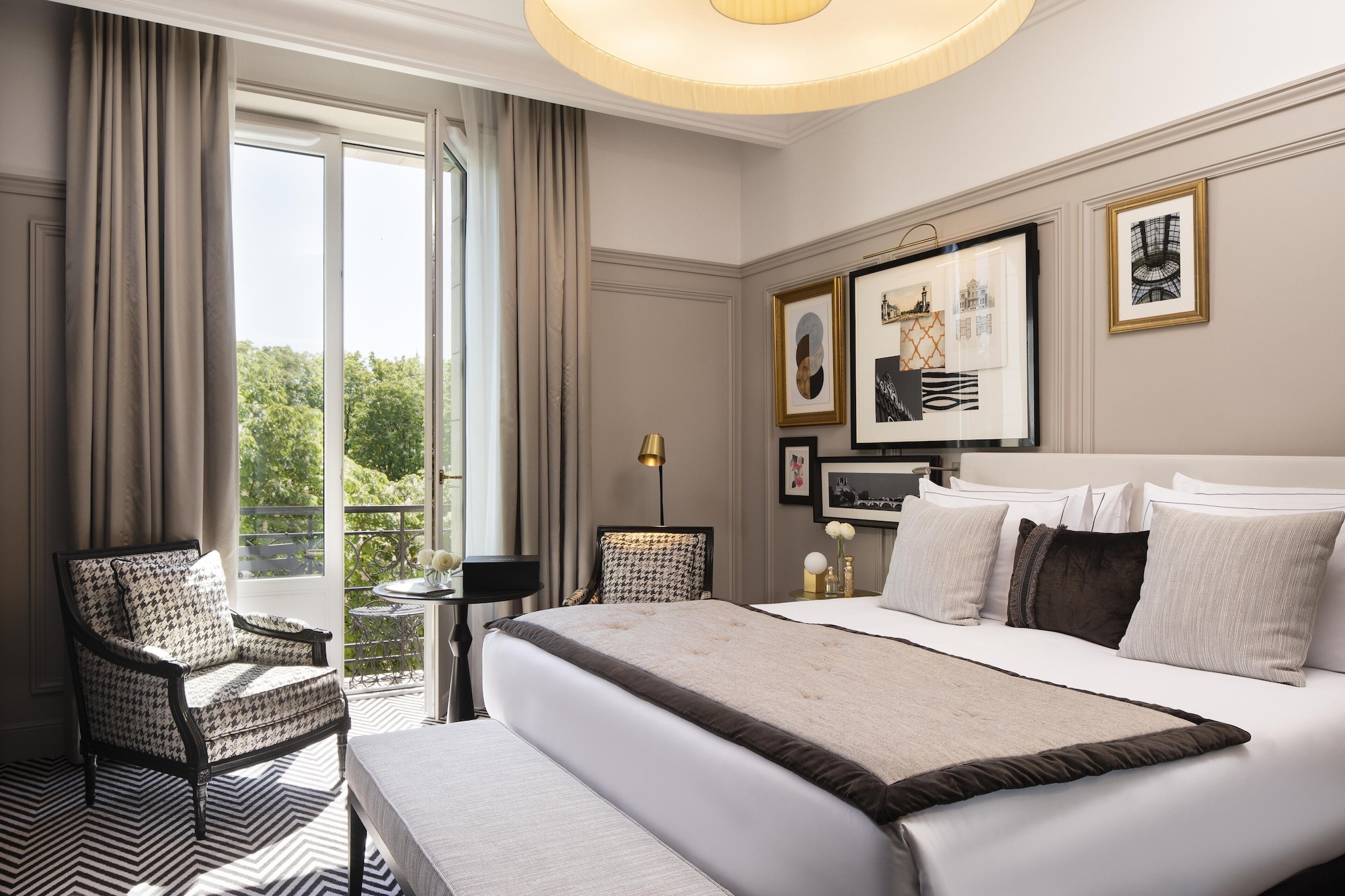 Eiffel, Superior, Queen Bed