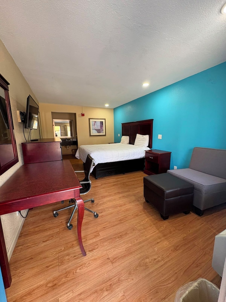 غرفة ديلوكس بسرير كينج، OYO Blue Star Inn 6/10