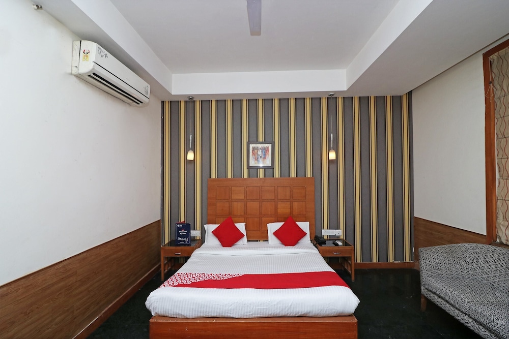 Oyo 421 One Hotel 24/44