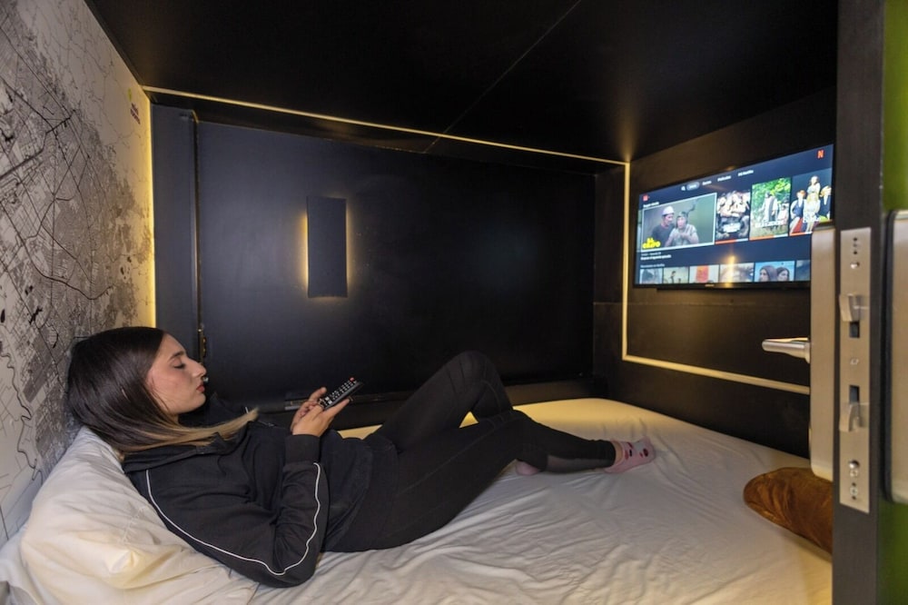 Hostel Joy Cll 85 11/47
